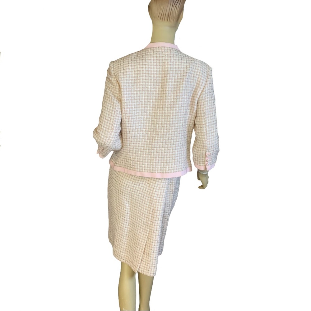 SANDRA PINK & BEIGE TWEED SKIRT SUIT WITH GROSGRAIN RIBBON TRIM (12P) - Picture 4 of 15